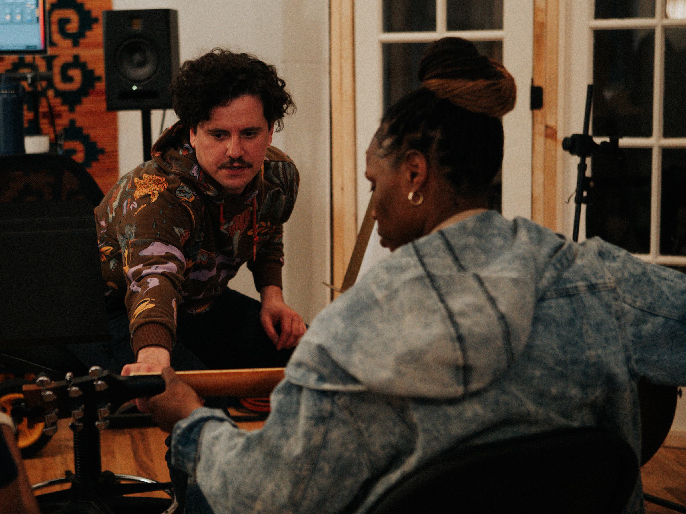 Guitar lessons at Midnight Tea